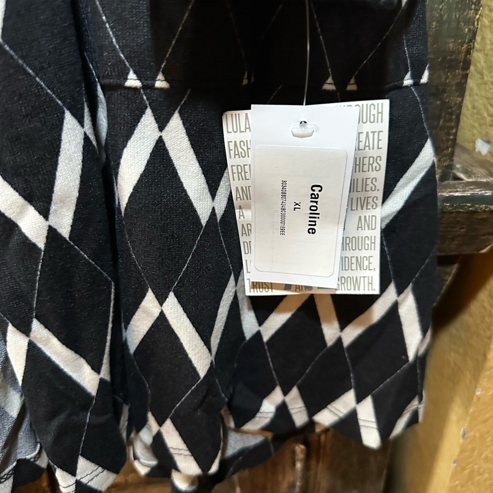 LuLaRoe XL Caroline Black And White Striped Soft Cardigan - NWT - Picture 3 of 5